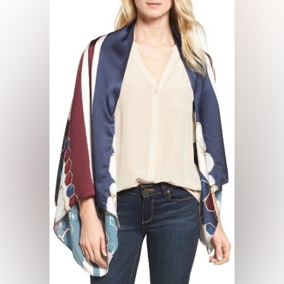 Ted Baker cape or drape - Picture 6 of 6